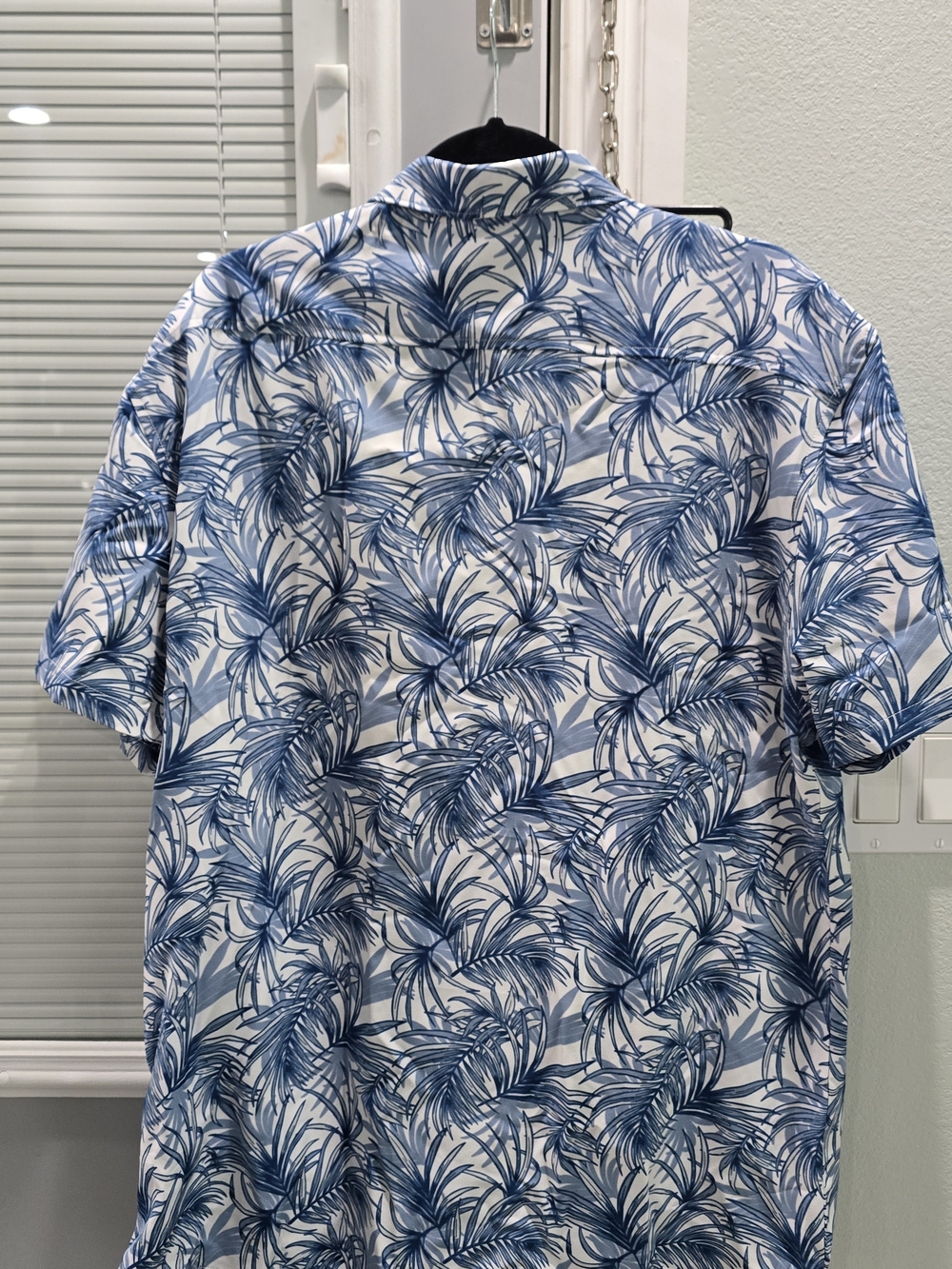 Laguna B Blue & White Palm-Print Button-Down Shirt - Picture 3 of 6